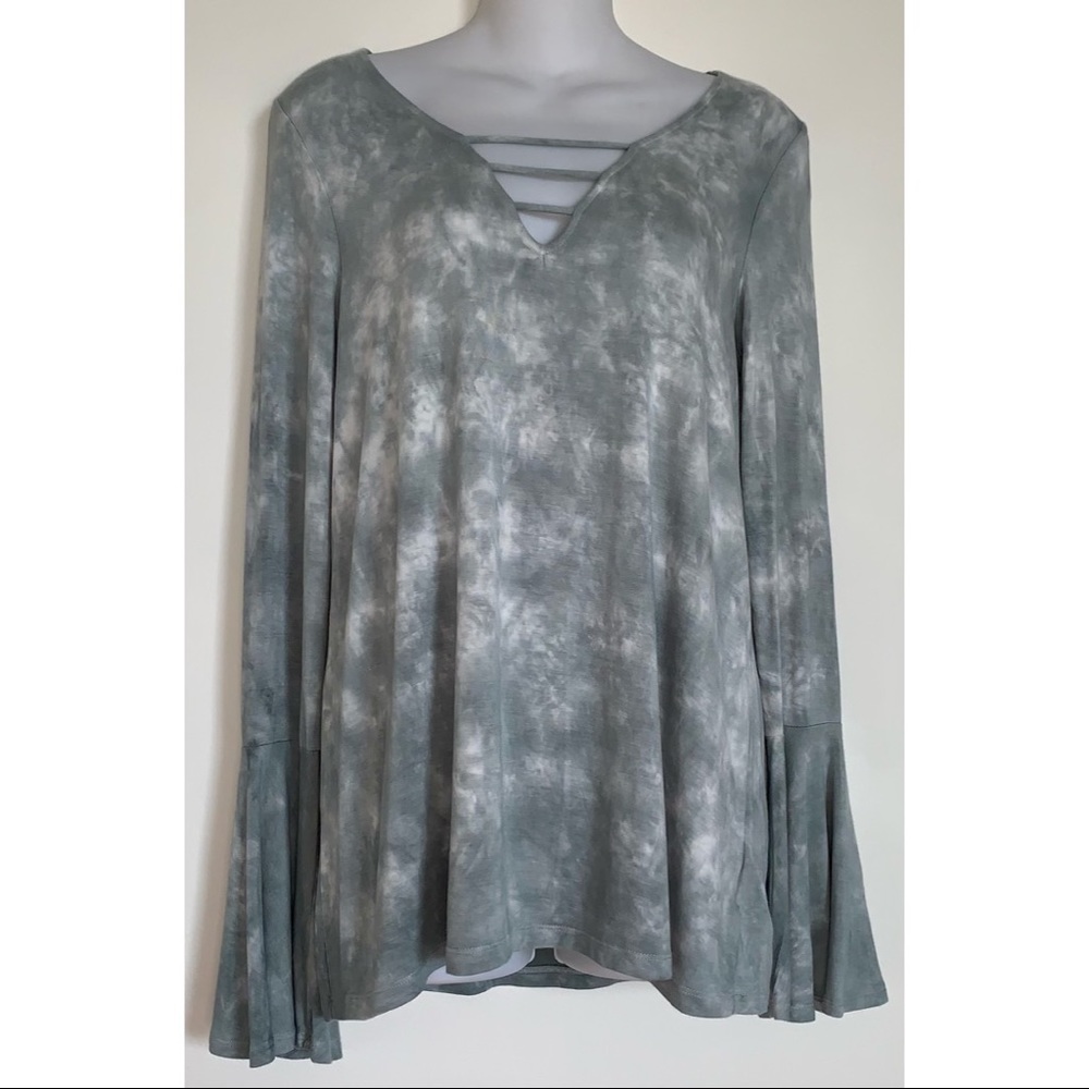 American Eagle | Soft & Sexy | Blue Gray Tie Dye Size Medium Bell Sleeve Top